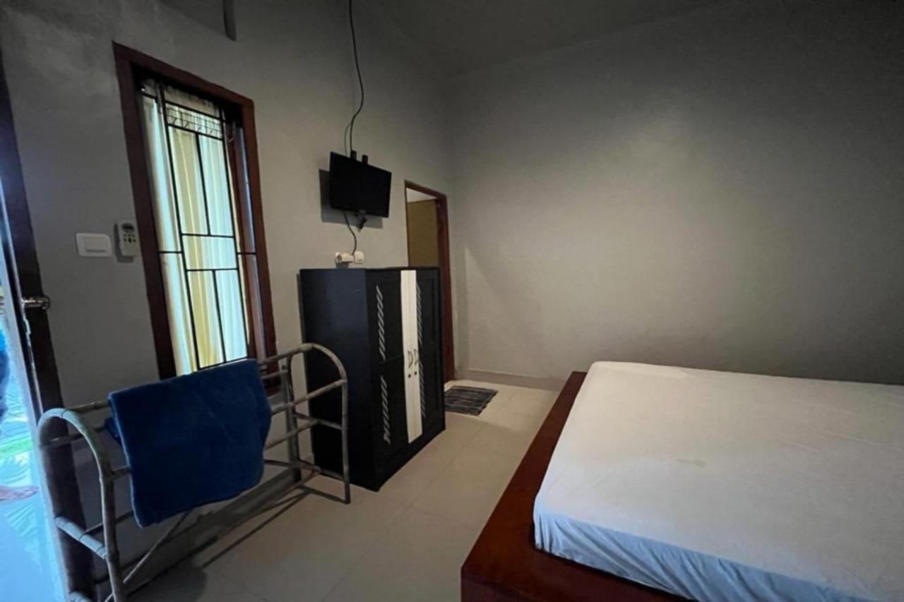 Oyo 93206 Penginapan Budi Syariah Hotell Pakanbaru Exteriör bild